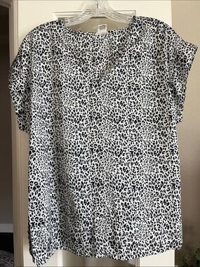Just Class Top, Black, Gray, Leopard Print, V-Neck, Bottom Slit, Lightweight